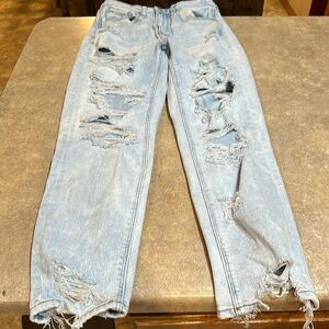 Women’s American Eagle Mom jeans size 4 inseam measures about 27”